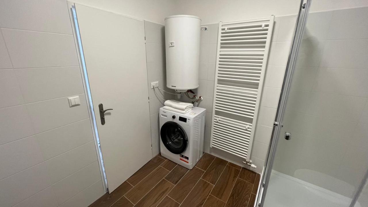 2 Room Apartment With Balcony Lipótszentmiklós Kültér fotó