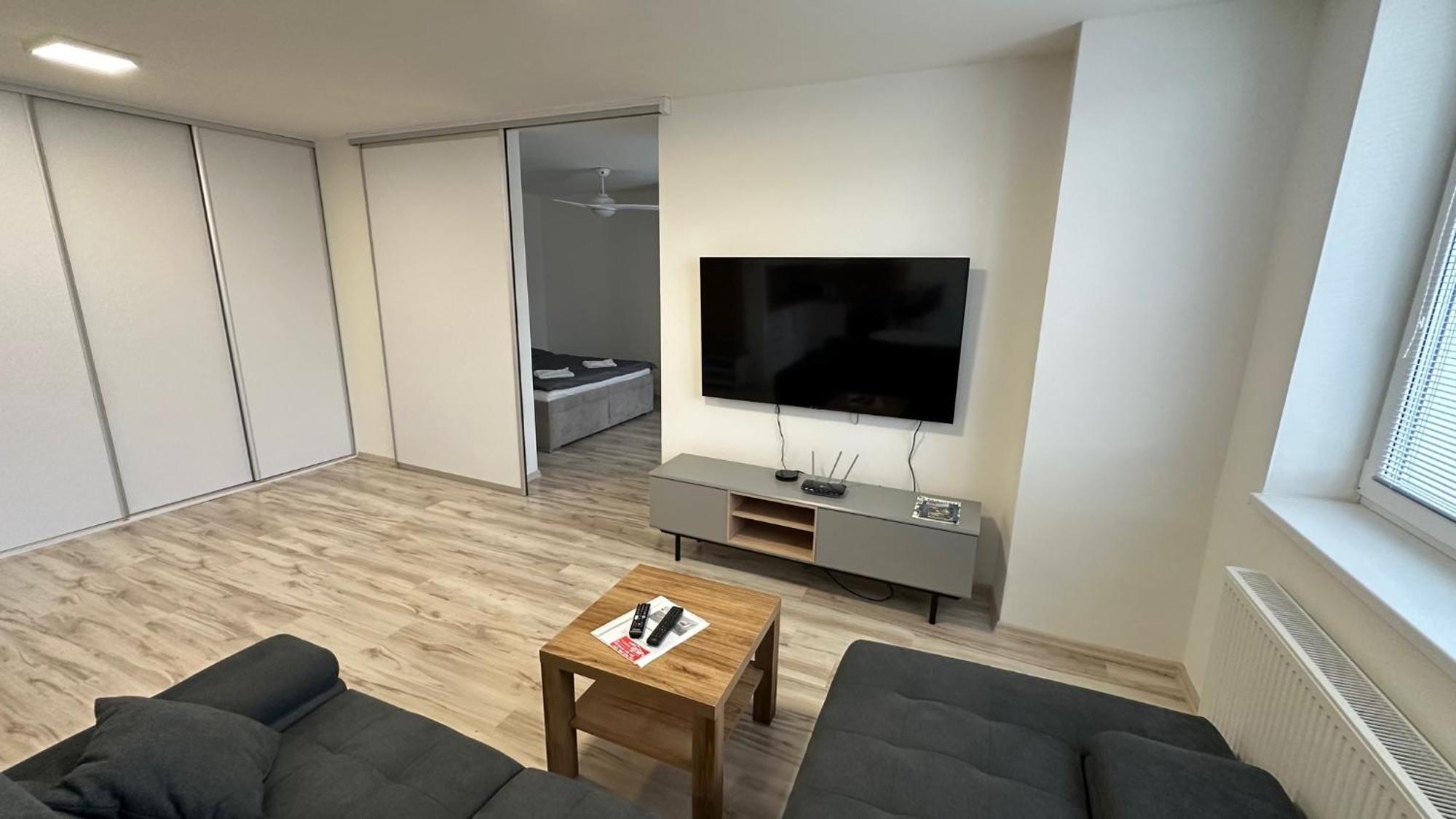 2 Room Apartment With Balcony Lipótszentmiklós Kültér fotó