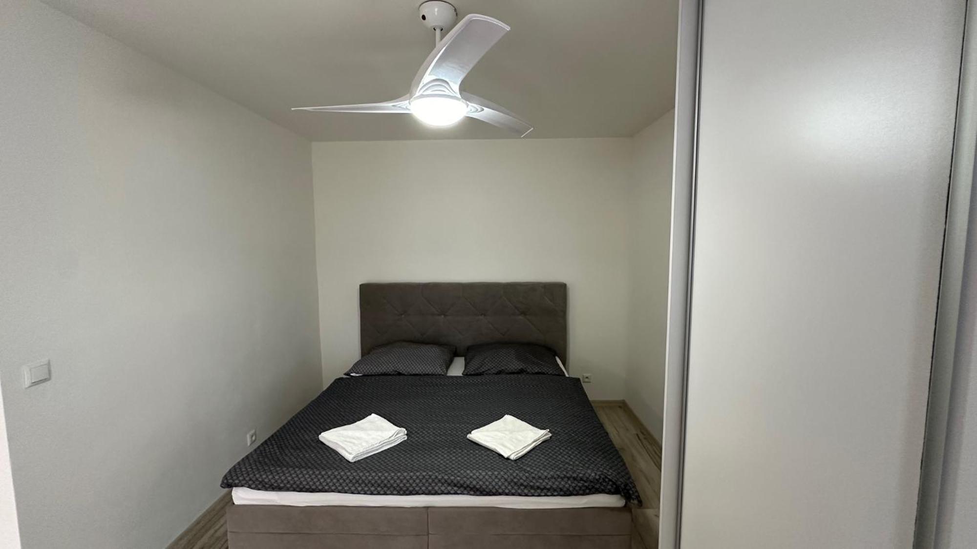 2 Room Apartment With Balcony Lipótszentmiklós Kültér fotó