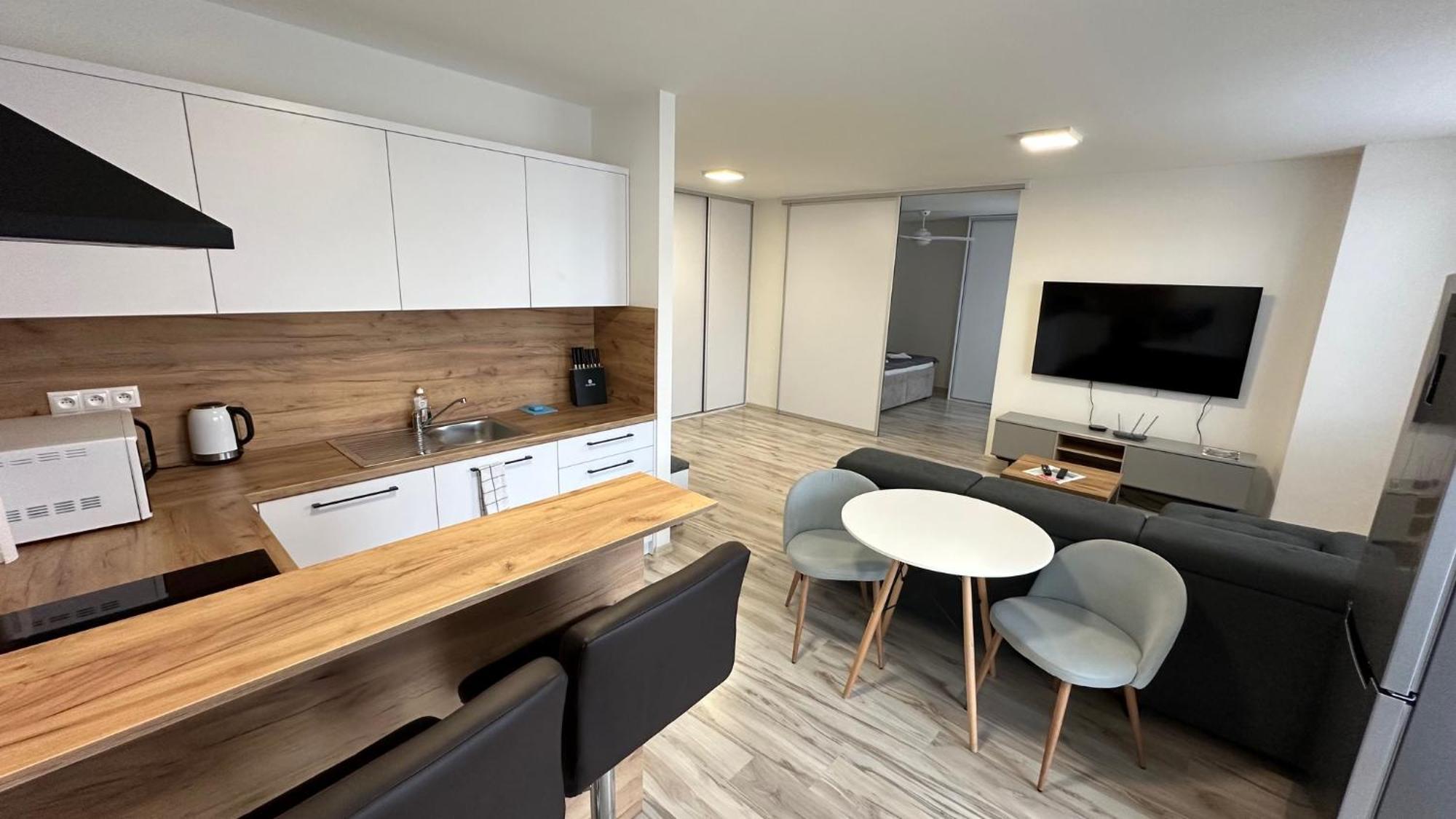 2 Room Apartment With Balcony Lipótszentmiklós Kültér fotó