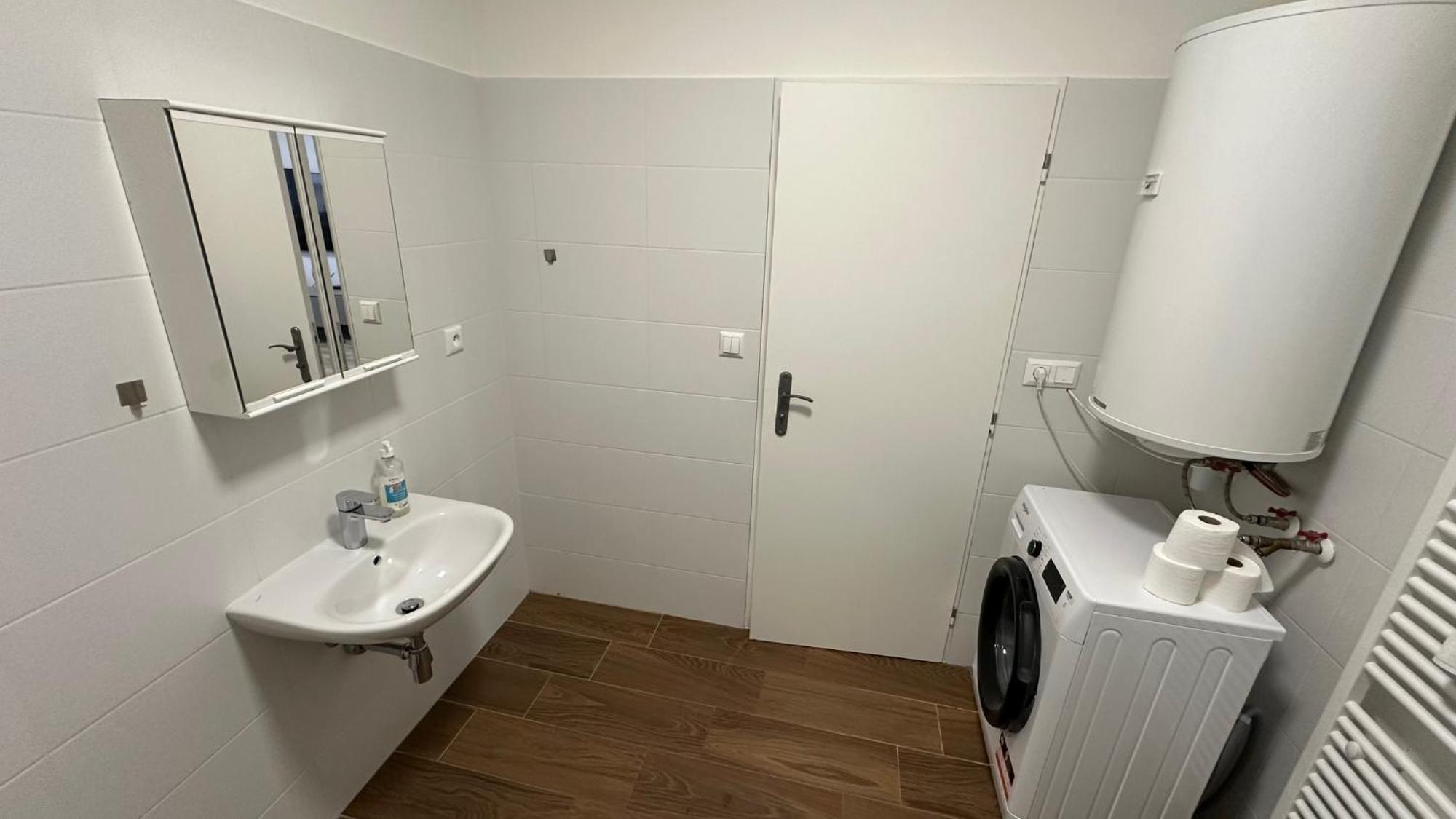 2 Room Apartment With Balcony Lipótszentmiklós Kültér fotó